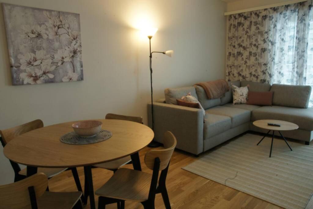 Апартаменты Keskustan Kaksio 45 M2 Autopaikalla, Rautatienkatu 19, 9 Krs Оулу Экстерьер фото
