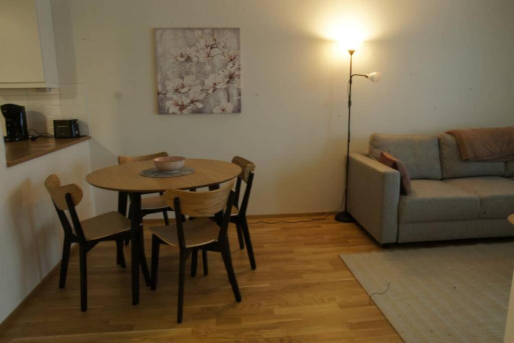 Апартаменты Keskustan Kaksio 45 M2 Autopaikalla, Rautatienkatu 19, 9 Krs Оулу Экстерьер фото