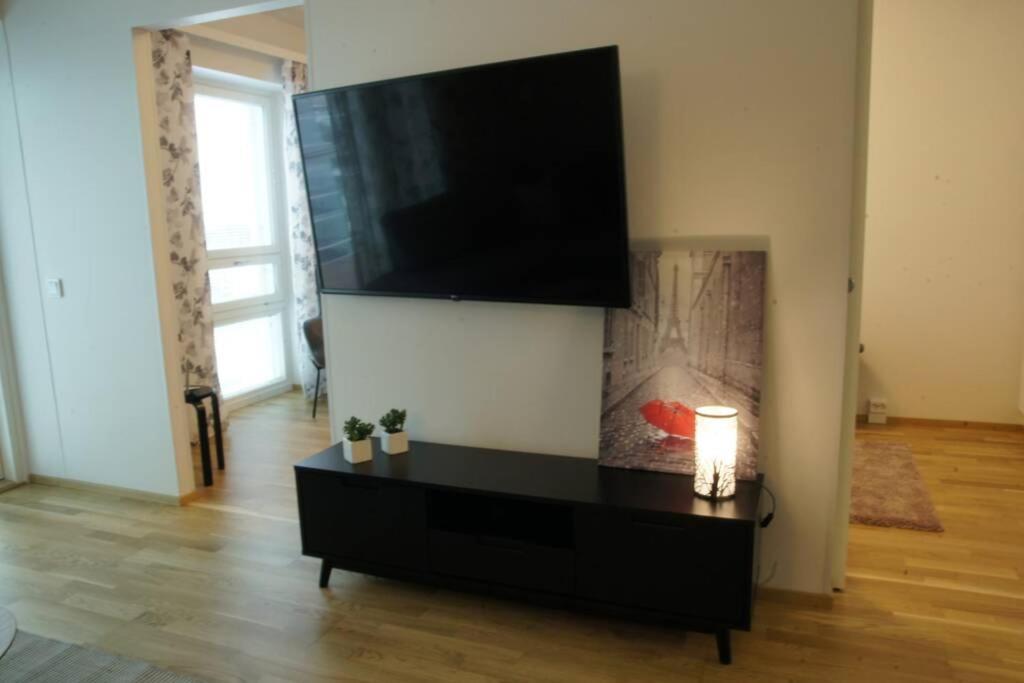 Апартаменты Keskustan Kaksio 45 M2 Autopaikalla, Rautatienkatu 19, 9 Krs Оулу Экстерьер фото
