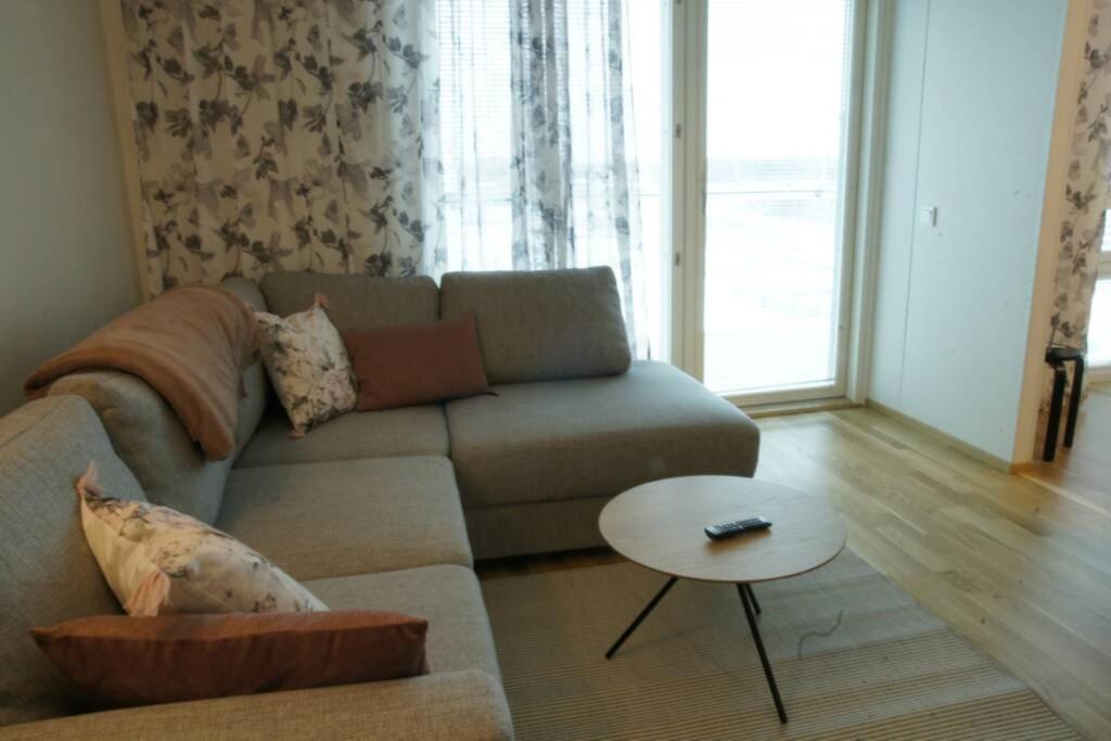 Апартаменты Keskustan Kaksio 45 M2 Autopaikalla, Rautatienkatu 19, 9 Krs Оулу Экстерьер фото