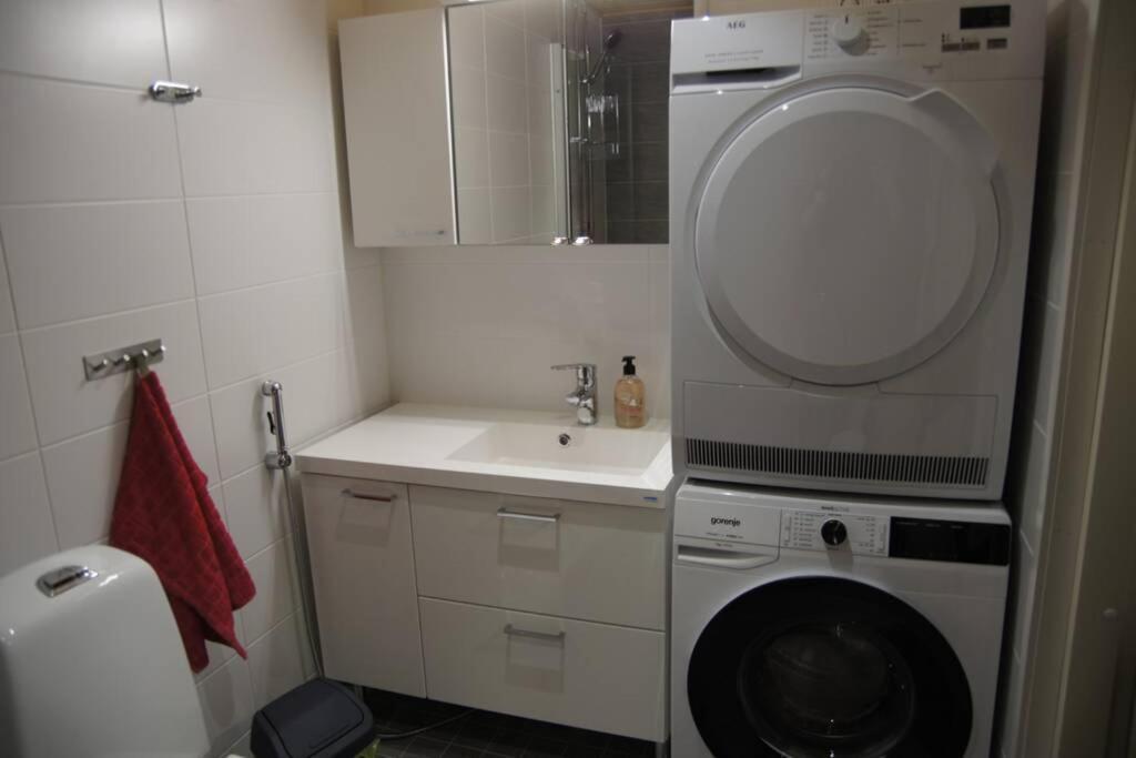 Апартаменты Keskustan Kaksio 45 M2 Autopaikalla, Rautatienkatu 19, 9 Krs Оулу Экстерьер фото
