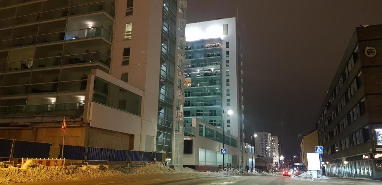 Апартаменты Keskustan Kaksio 45 M2 Autopaikalla, Rautatienkatu 19, 9 Krs Оулу Экстерьер фото